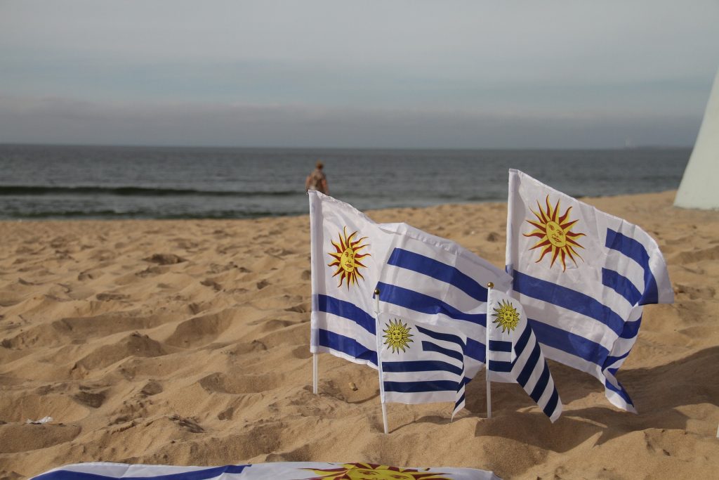 Chuyển phát nhanh đi Uruguay tiết kiệm