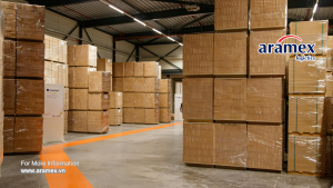 Trong quá trình gửi hàng quốc tế, đặc biệt với những người kinh doanh online hoặc gửi quà cho người thân ở nhiều nơi, một câu hỏi thường gặp là: “Có thể gửi hàng quốc tế cho nhiều người nhận trong cùng một lần không?”. Việc này có giúp tiết kiệm chi phí hay không, và cần lưu ý những gì để tránh rủi ro?